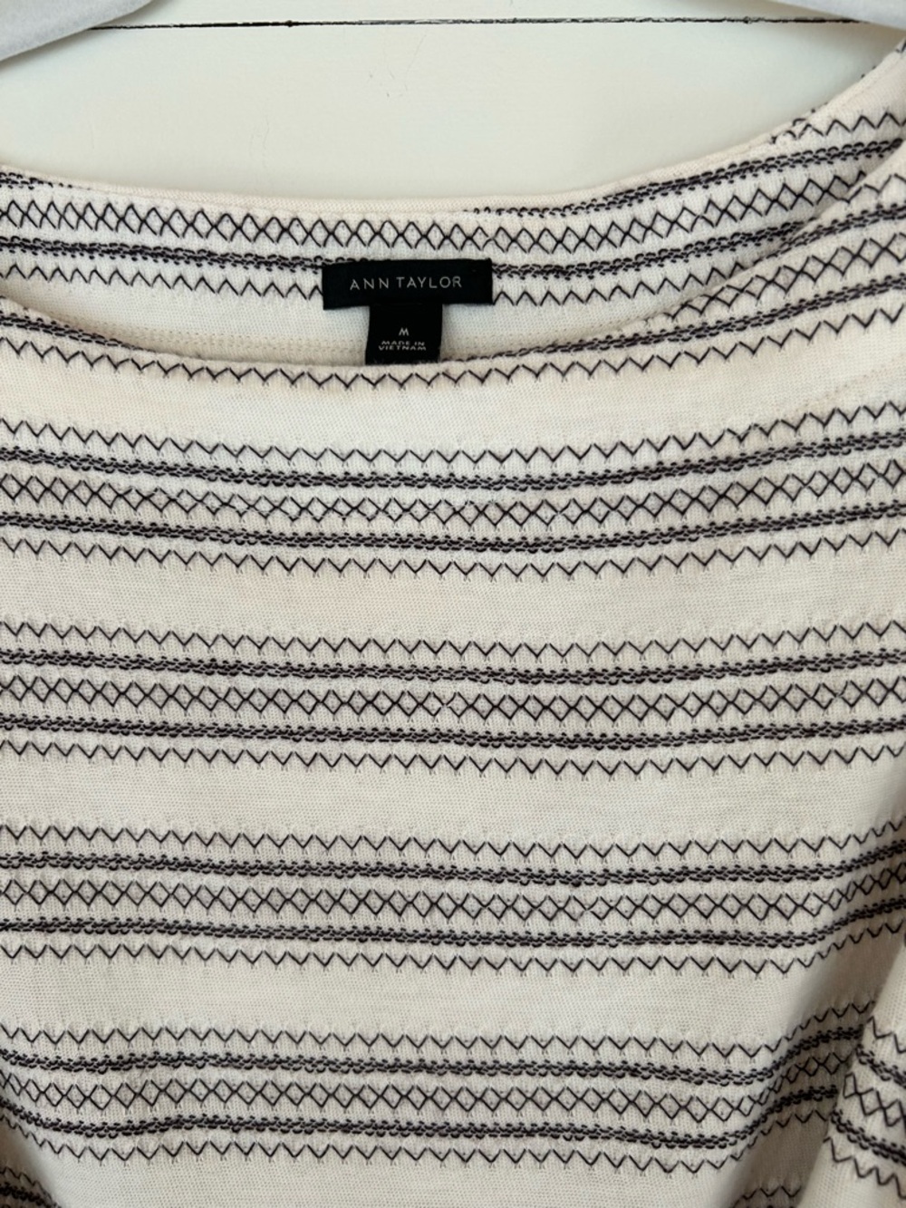 Ann Taylor Off White Top With Blk Stitching and Belt. Cotton/Poly Blend Sz Med. - Picture 4 of 5